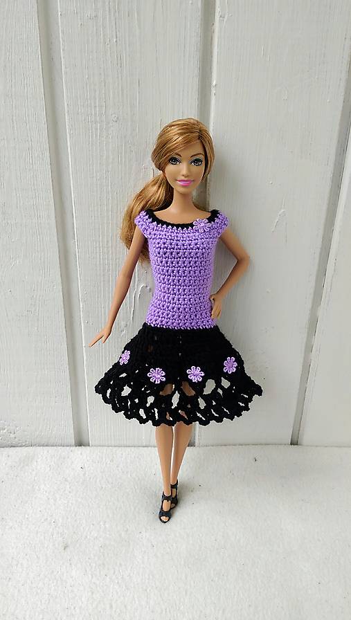  - Háčkované fialovočierne šaty pre Barbie - 8521383_