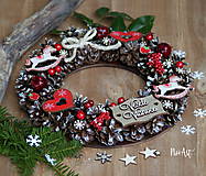 Dekorácie - Prírodný šiškový vianočný veniec koníky a srdiečka, adventný veniec - 8525513_