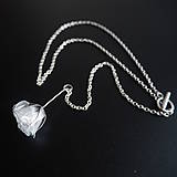 Náhrdelníky - Recy náhrdelník biely kvet - 8532638_