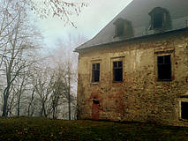 Fotografie - Jesenná melanchólia (dom, ktorý nie je viac domovom) - 8536499_