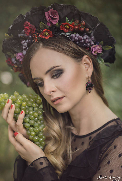 Folk kvetinová parta na štýl venčeka z kolekcie Black&Red folk