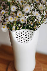 Dekorácie - White Flower (porcelánová váza) - 8546601_