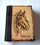 Zápisník s vypaľovaným motívom koňa