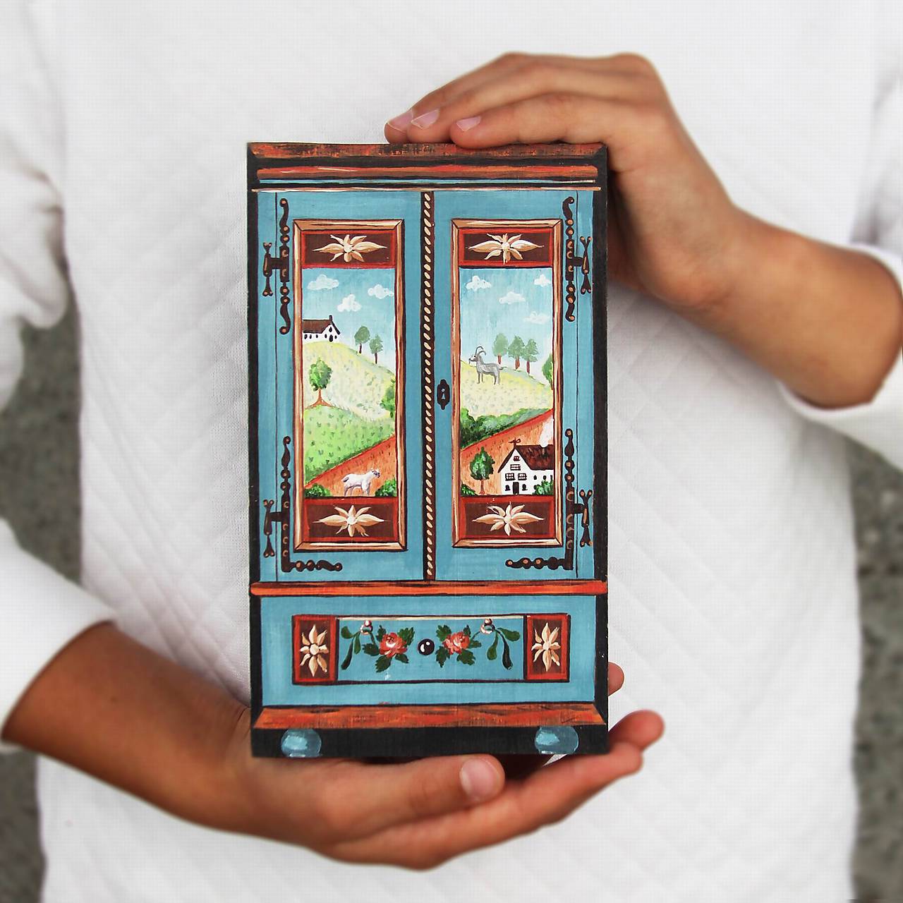 Miniatúrna starožitná skrinka - Rakúsko, kópia