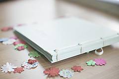 Papiernictvo - Fotoalbum klasický, polyetylénový potlačený obal s kvetinovým venčekom (alebo aj Marhuľková veselica vo veľkom) - 8568434_