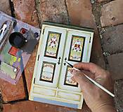 Dekorácie - Miniatúrna starožitná skrinka - Chateau - 8572358_