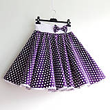 Tmavě fialová puntíkovaná sukně