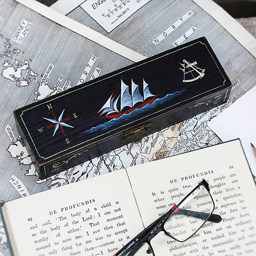 Puzdro s plachetnicou (ručne maľované)  (D24-V7-S11cm bez priecinkov)