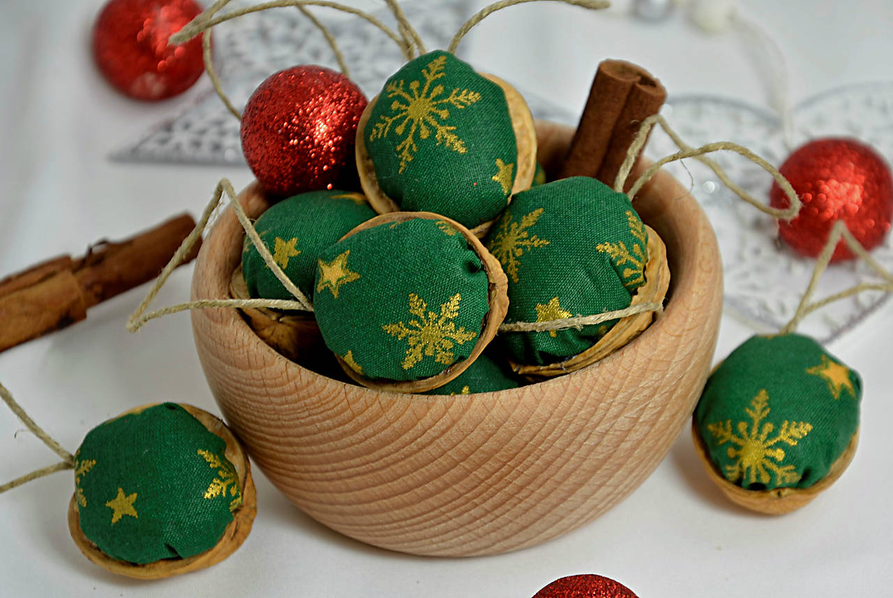 Vianočné orechy zeleno-zlaté