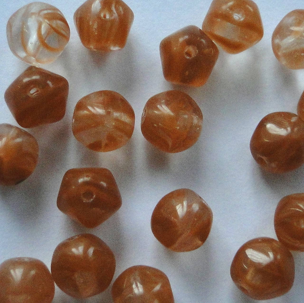 Skl.korálky 6mm-hnedá žíhaná-1ks