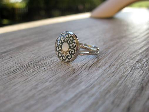 Prstene - Čierno biely prsteň malý - 8640587_