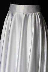 Sukne - Kvalitná saténová kruhová sukňa s vlečkou rôzne farby - 8657514_