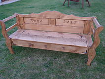 Nábytok - Rustikálna drevená lavica s úložným priestorom, s rezbou 1 - 8663440_