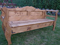 Nábytok - Rustikálna drevená lavica s úložným priestorom, s rezbou 1 - 8663447_