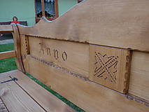 Nábytok - Rustikálna drevená lavica s úložným priestorom, s rezbou 1 - 8663451_