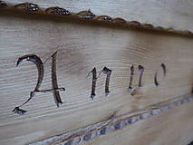 Nábytok - Rustikálna drevená lavica s úložným priestorom, s rezbou 1 - 8663466_