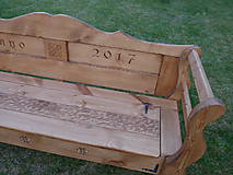 Nábytok - Rustikálna drevená lavica s úložným priestorom, s rezbou 1 - 8663467_