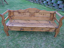 Nábytok - Rustikálna drevená lavica s úložným priestorom, s rezbou 1 - 8667636_
