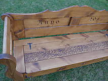 Nábytok - Rustikálna drevená lavica s úložným priestorom, s rezbou 1 - 8667658_