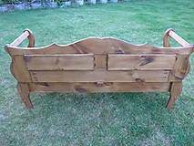 Nábytok - Rustikálna drevená lavica s úložným priestorom, s rezbou 1 - 8667704_