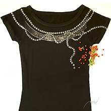 Topy, tričká, tielka - Čierne tričko s maľovanými perlami a širokým výstrihom - 8677737_