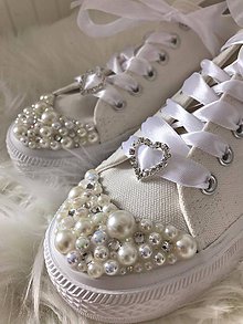 Ponožky, pančuchy, obuv - Ručné zdobené svadobné tenisky :) - 8676144_