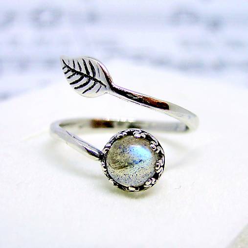 Simple Leaf Silver Gemstone Ring Ag925 / Strieborný prsteň s minerálom  (Labradorite / Labradorit)