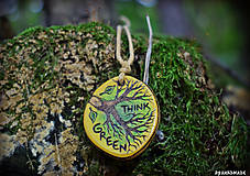 Náhrdelníky - Drevený prívesok "Think Green" - 8686184_