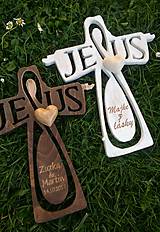 Drevený krížik Jesus s gravírovaním na mieru
