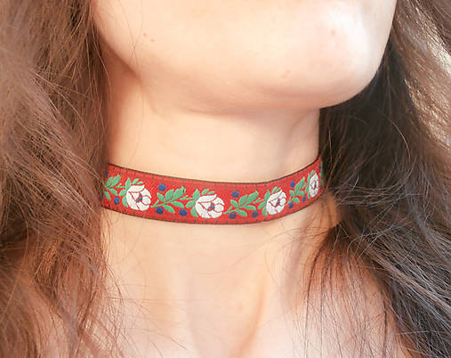 Folklórny biely červený modrý čierny kvetinový choker - náhrdelník obojok  (17 mm)