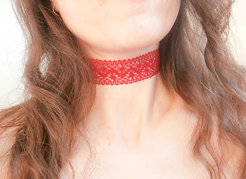 Červený čipkový choker - náhrdelník obojok