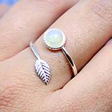 Prstene - Simple Leaf Silver Gemstone Ring Ag925 / Strieborný prsteň s minerálom  (Ethiopian Welo Opal / Etiópsky opál) - 8708464_
