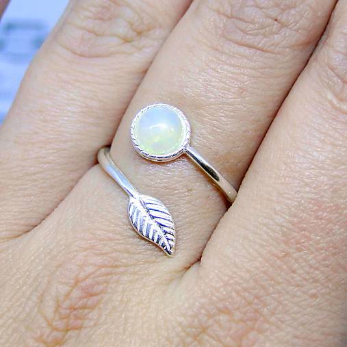 Simple Leaf Silver Gemstone Ring Ag925 / Strieborný prsteň s minerálom  (Ethiopian Welo Opal / Etiópsky opál)