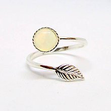 Prstene - Simple Leaf Silver Gemstone Ring Ag925 / Strieborný prsteň s minerálom  (Ethiopian Welo Opal / Etiópsky opál) - 8708467_
