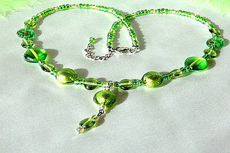 Náhrdelníky - Náhrdelník olivovo zelený s korálkovým príveskom  - 8714262_