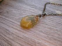Náhrdelníky - Slzička s kvietkami - živicový náhrdelník (Slzička s kvietkami menšia - živicový náhrdelník č.1402) - 8712342_