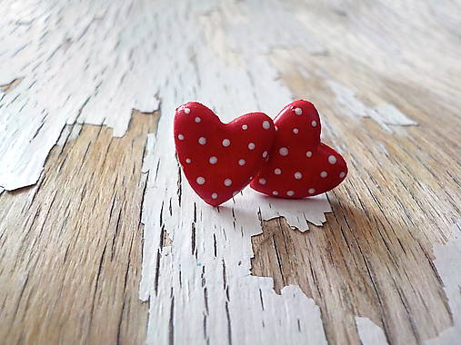 Náušnice - maľované bodkované srdiečka (MINi červené) - 8713343_