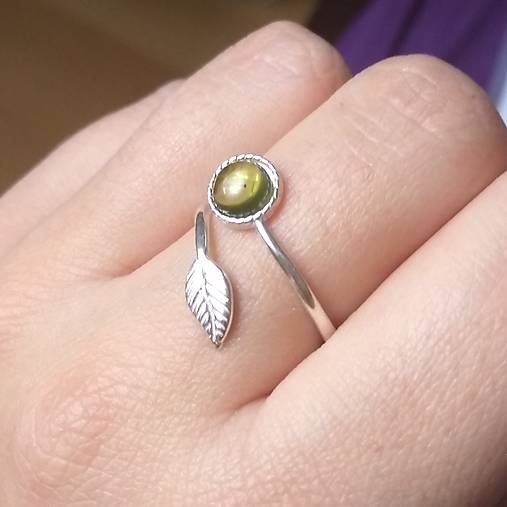 Simple Leaf Silver Gemstone Ring Ag925 / Strieborný prsteň s minerálom  (Peridot / Olivín)