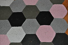 Úžitkový textil - Bielo-čierno-ružový koberec - 8753411_