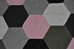 Úžitkový textil - Bielo-čierno-ružový koberec - 8753412_
