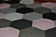 Úžitkový textil - Bielo-čierno-ružový koberec - 8753444_