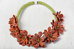 Náhrdelníky - Plstený náhrdelník Terakotový kvet - 8759049_