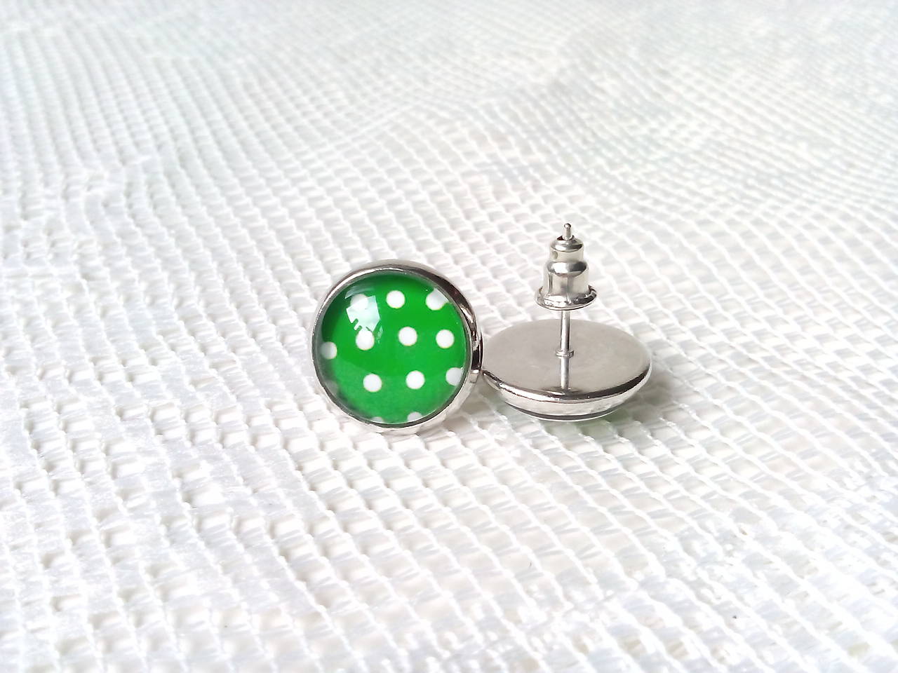 Pin Up earrings (green/white dots)