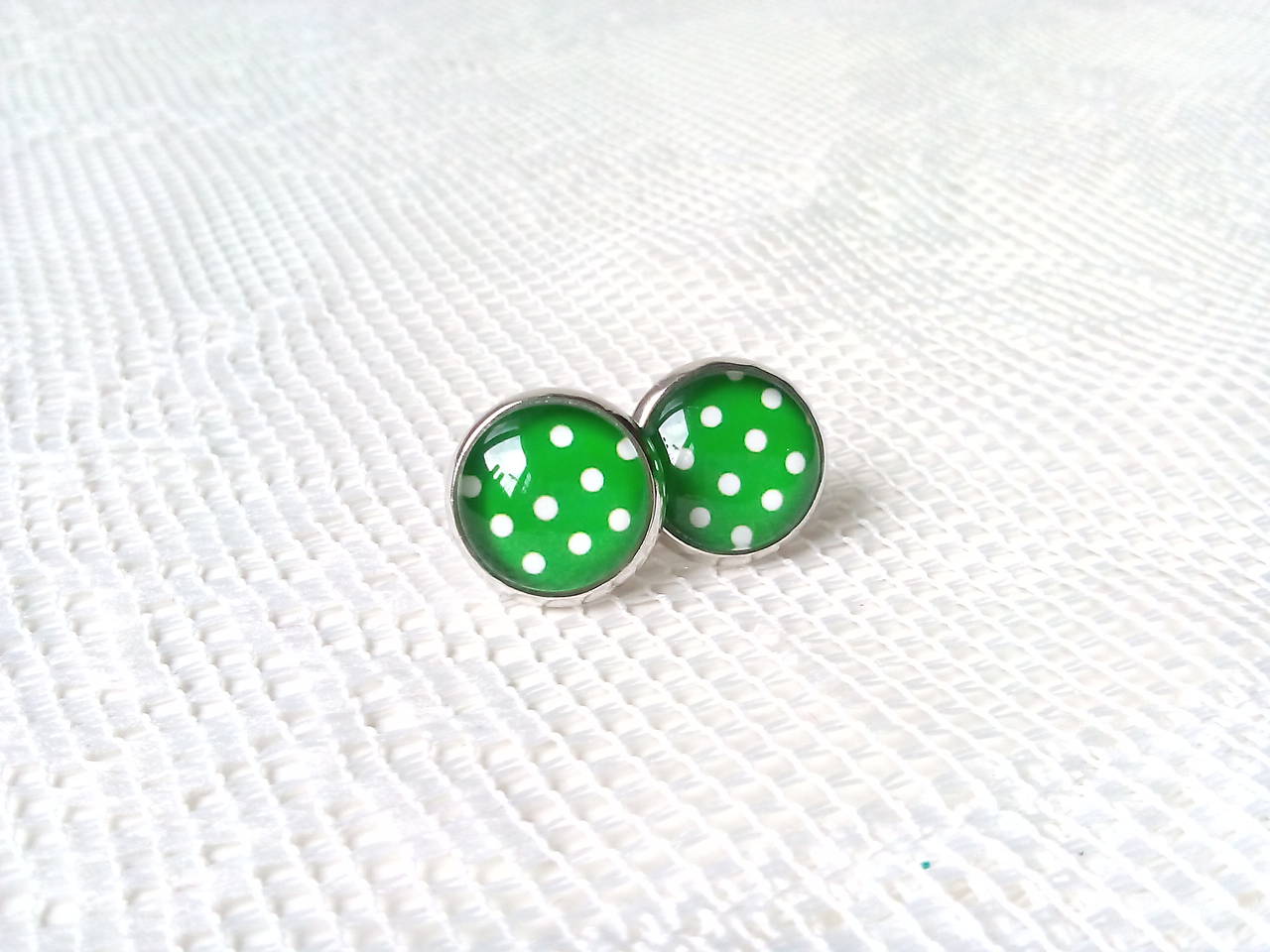 Pin Up earrings (green/white dots)
