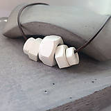 Náhrdelníky - Betónový náhrdelník 5Nut White (matka) - 8778021_