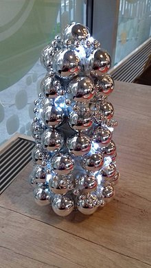 Dekorácie - malý strieborný svietiaci vianočný stromček - 8774665_