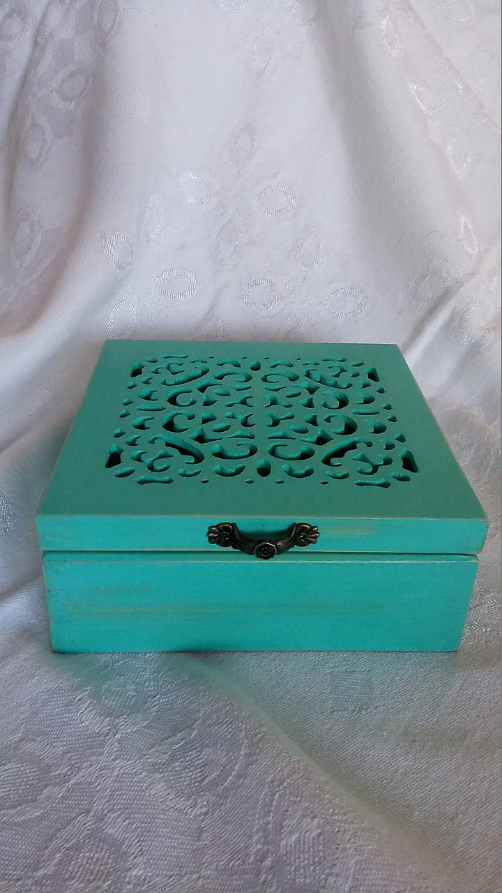 vyrezávaná krabička tyrkysová
