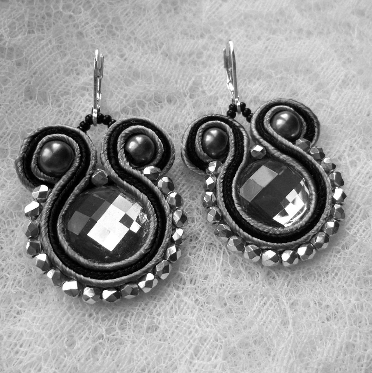 SOUTACHE náušnice (šedá)