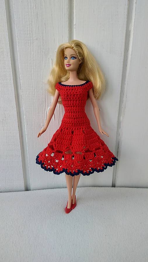  - Červené háčkované šaty pre Barbie - 8800439_