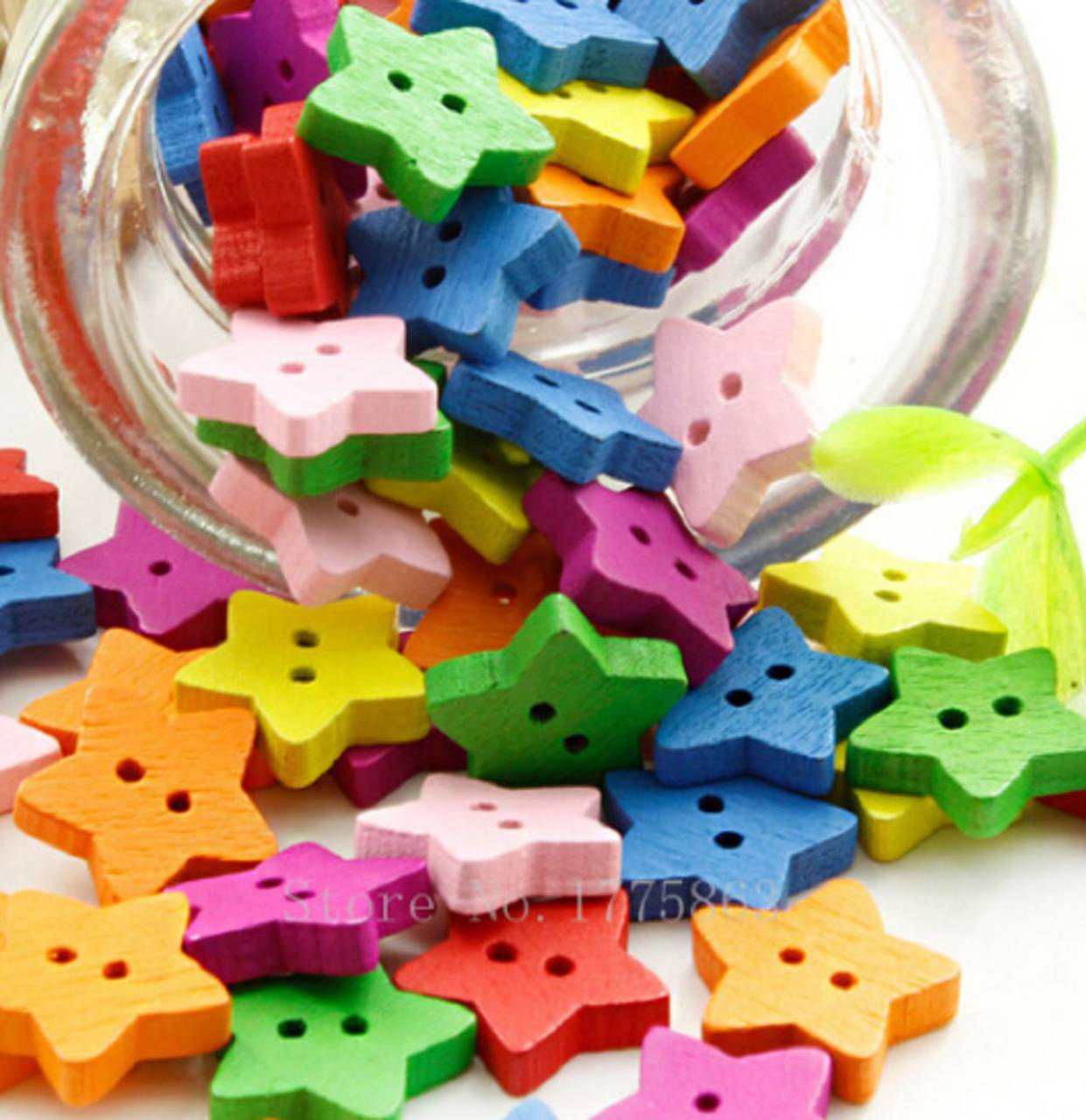 Gombíček drevený hviezdička 1,3 cm